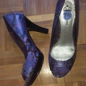 Fergilicious peep toe pumps